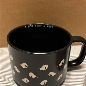 MRKT Market Finds pair of ghost mugs